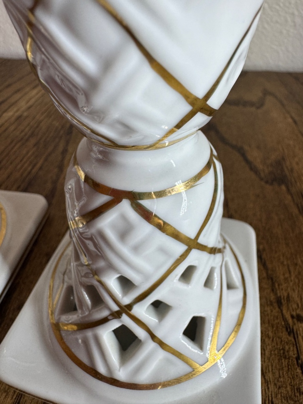 Vintage Lipper Mann Creations White Porcelain Candlestick Holders Set of 2 - Picture 11 of 11